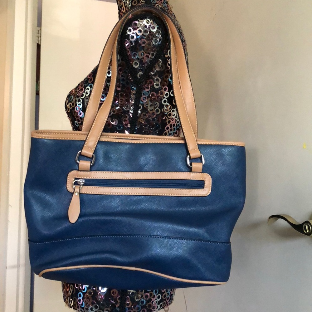 Multiple compartments - Picture 3 of 6